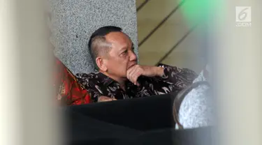 Mantan Sekretaris Mahkamah Agung (MA) Nurhadi Abdurachman memenuhi panggilan pemeriksaan di Gedung KPK, Jakarta, Selasa (6/11). Nurhadi diperiksa sebagai saksi kasus dugaan suap terkait peninjauan kembali di PN Jakarta Pusat. (Merdeka.com/Dwi Narwoko)