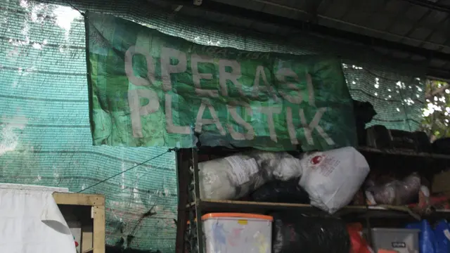 Spanduk Workshop "Operasi Plastik"