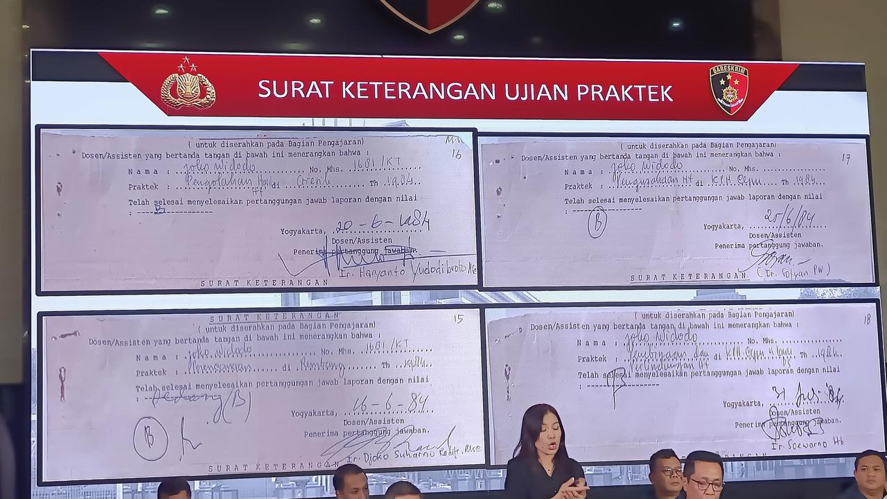 Bareskrim perlihatkan ijazah Jokowi