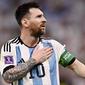 Lionel Messi memang memiliki tubuh yang mungil dengan tinggi hanya 169 cm. Namun megabintang Argentina ini merupakan salah pesepak bola terhebat yang pernah ada muka bumi. Di Piala Dunia kali ini La Pulga menjadi andalan Tim Tango untuk kembali menjadi juara dunia. (Fabio Ferrari/LaPresse via AP)