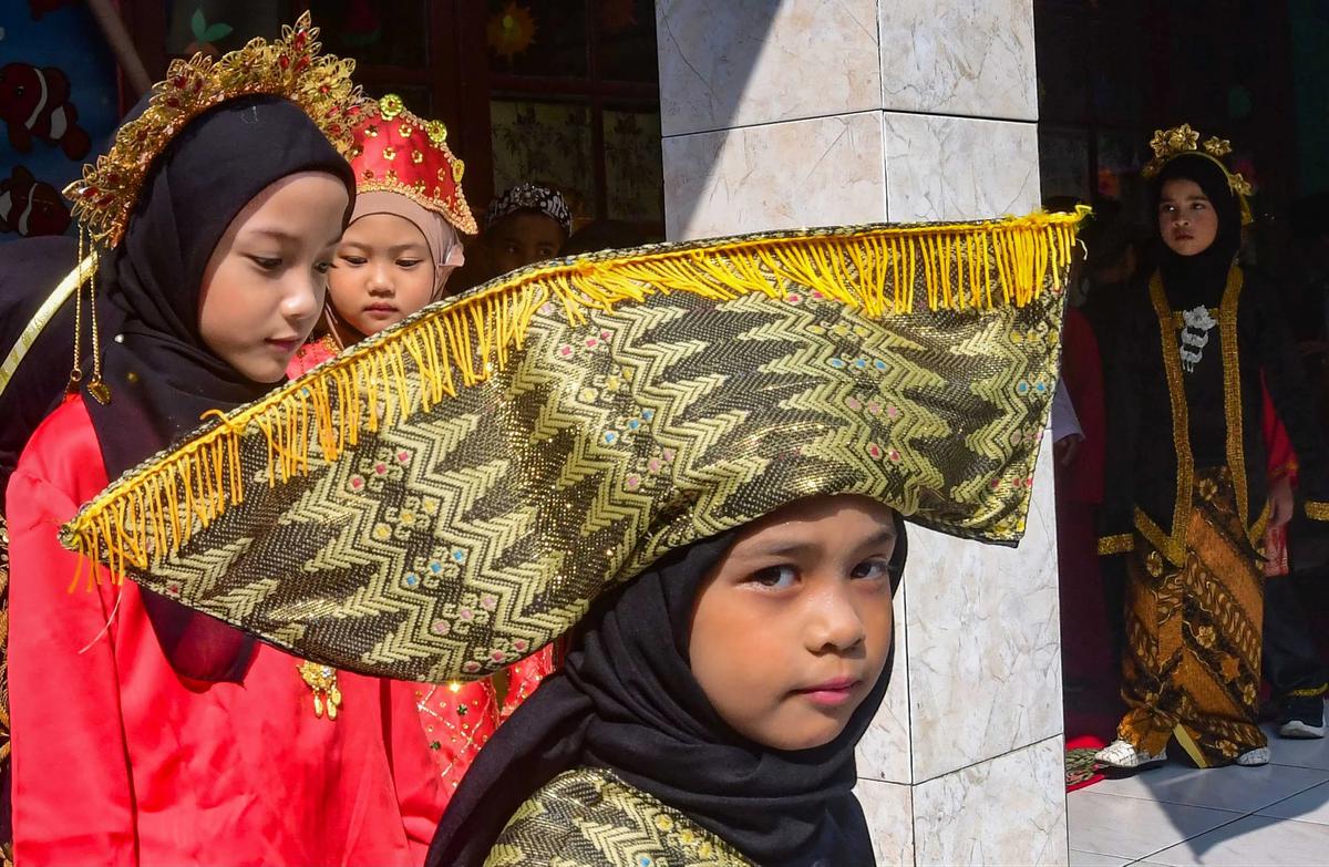 FOTO: Antusias Murid TK Tampil dalam Pergelaran Busana Tradisional Hari Kartini