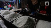 Mengutip panel harga pangan dari Badan Pangan Nasional (Bapanas) per Rabu 21 Februari 2024 pukul 13.00 WIB, harga beras kualitas premium mengalami kenaikan menjadi Rp16.700 per kilogram dari kemarin Rp16.570. (Liputan6.com/Angga Yuniar)