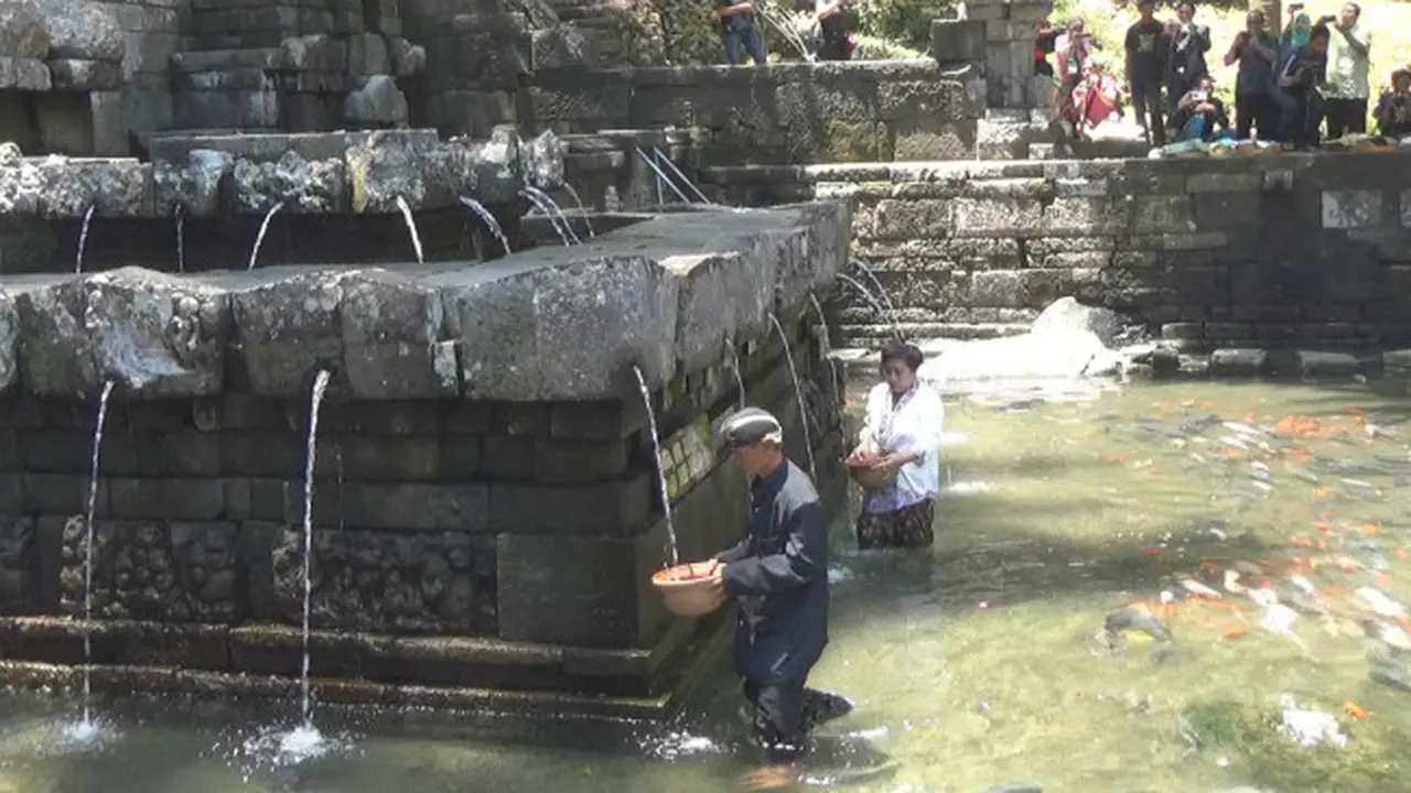 Ritual Ruwat Sumber Mata Air Jolotundo Trawas Mojokerto