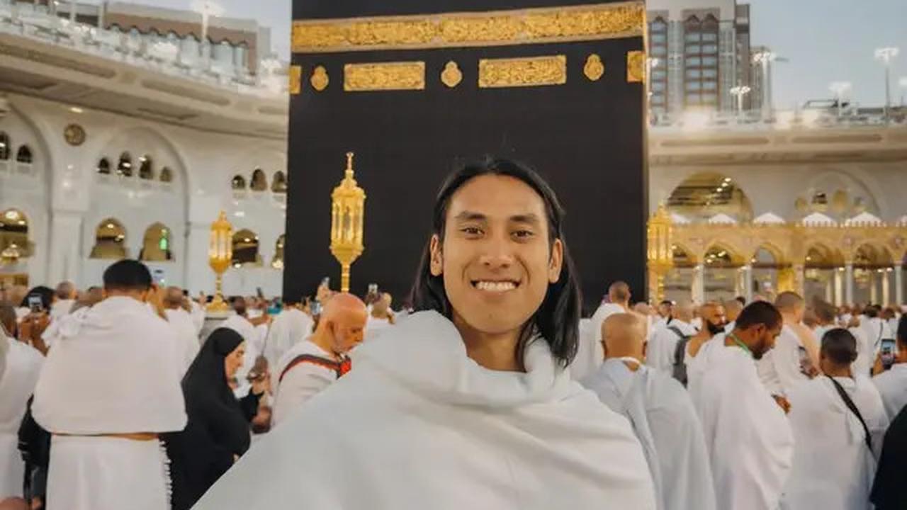 7 Potret Hana Malasan Umrah Bareng Keluarga Sean Gelael, Gaya Hijab Bikin Pangling
