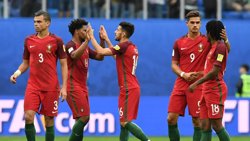 Pemain Timnas Portugal rayakan kemenangan 4-0 atas Selandia Baru pada Grup A Piala Konfederasi 2017 di Krestovsky Stadium, Saint Petersburg, Sabtu (24/6/2017). 