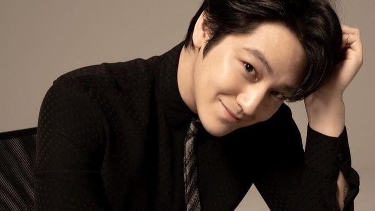 Kim Bum didapuk menjadi pemeran utama, yakni menjadi tokoh Yang Chil Seong (Komarudin).