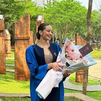 Coba gaya-gaya rambut baru untuk wisuda. (Instagram.com/enzystoria)