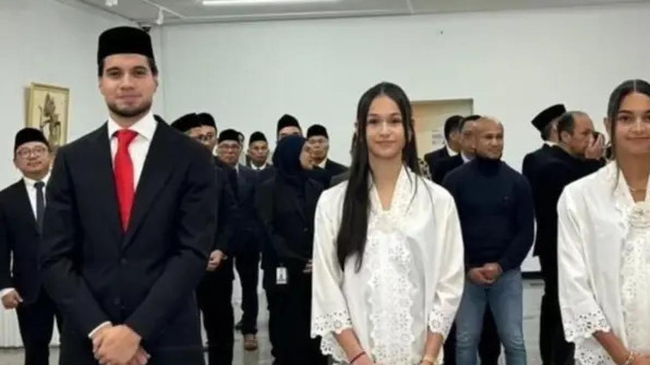 Potret 2 Pemain Timnas Indonesia Putri yang Disumpah Bersama Kevin Diks di Denmark, Tampil Cantik Mengenakan Kebaya