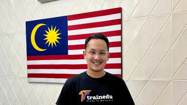 RM Rasyid Febriansyah jadi konsultan pendidikan perkuliahan ke Malaysia.