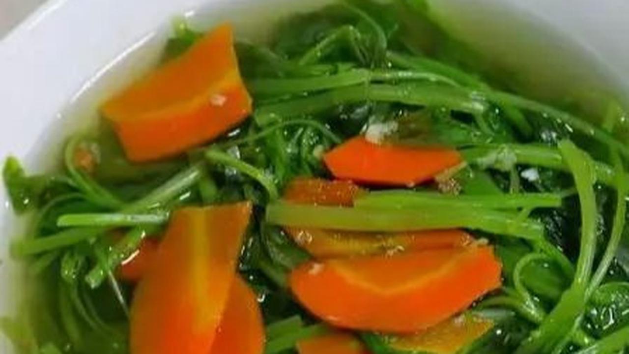 6. Sayur Bayam Bening Bumbu Ulek