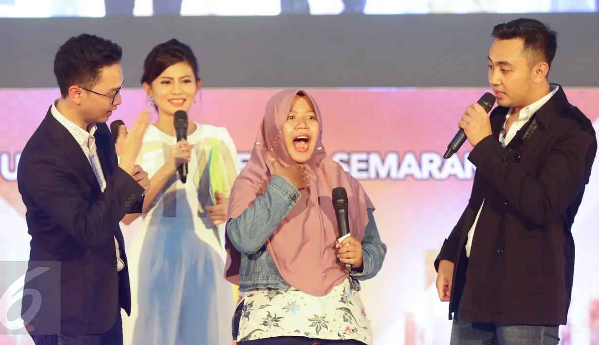 Peserta mendapatkan tips olah vokal dari pembawa berita Liputan6 SCTV saat mengikuti EMTEK Goes To Campus (EGTC) 2017 di Universitas Negeri Semarang, Rabu (5/4). Tahun ini, EMTEK kembali menggelar acara EGTC di 5 kota besar . (Liputan6.com/Yoppy Renato)
