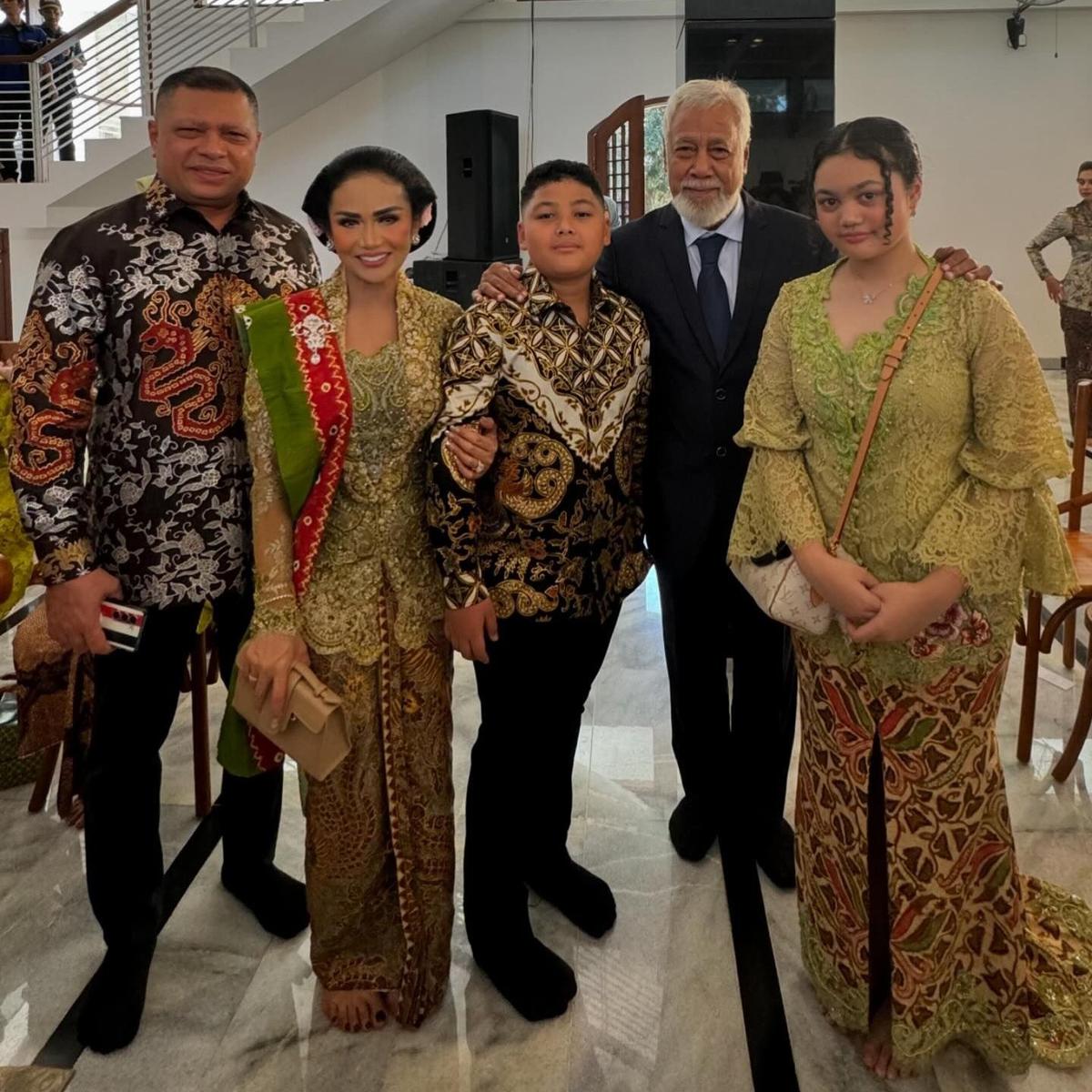 Potret Cantik Amora Anak Kris Dayanti saat Hadir di Acara Pernikahan Anak Susi Pudjiastuti