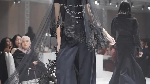 Hasil pakaian para Mahasiswa Fashion di Creative Show 2024. dok. ESMOD