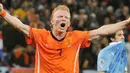 Kegembiraan striker Belanda Dirk Kuyt seusai kemenangan 3-2 atas Uruguay di laga semifinal PD 2010 di Green Point Stadium, Cape Town, 6 Juli 2010. AFP PHOTO / THOMAS COEX