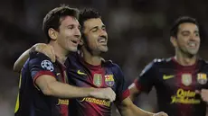 Lionel Messi (kiri) melakukan selebrasi bersama rekan setimnya David Villa (kanan) setelah cetak gol di Laga Liga Champions antara FC Barcelona vs FC Spartak Moskow, di stadion Nou Camp, Barcelona, pada 19 September 2012. (AFP PHOTO/JOSEP)