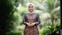 8 Model Gamis Batik Full Motif dengan Bolero Polos Terbaru, Tampil Anggun dan Modern