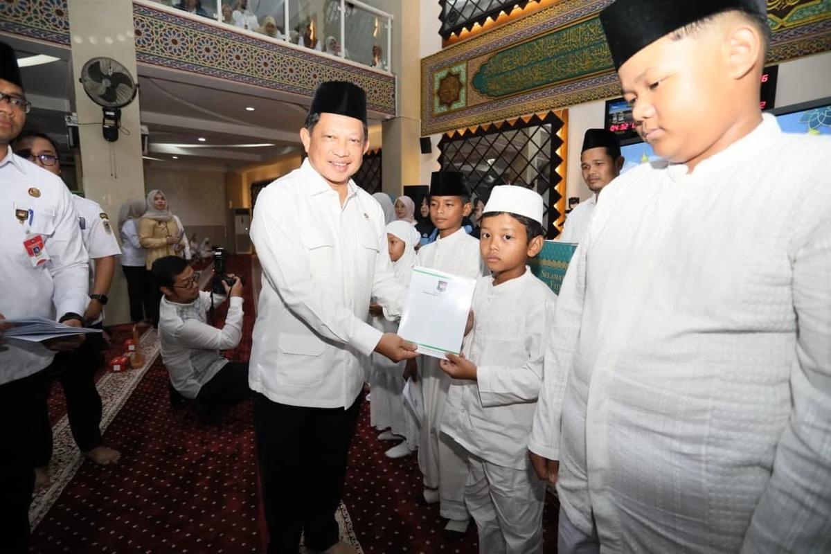 Mendagri Tito Karnavian saat acara buka bersama dan ceramah agama di Masjid An-Nuur Kantor Pusat Kemendagri