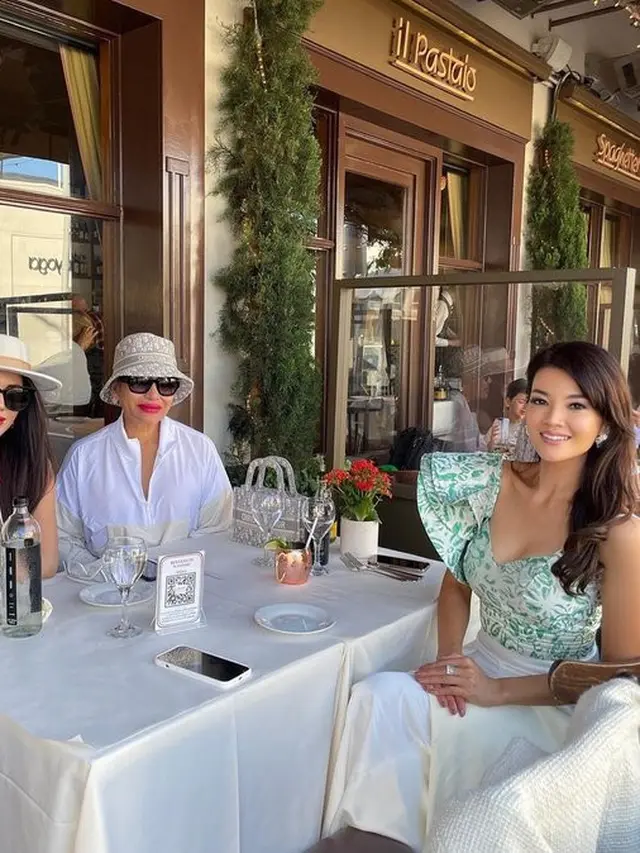 Farah Quinn (Instagram/farahquinnofficial)