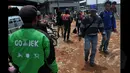 Sejumlah  Tukang ojek yang biasa mengetem di bahu jalan samping Stasiun Tanah Abang Kini harus pindah ke lahan baru yang disediakan oleh Dinas Perhubungan DKI Jakarta, Jakarta Pusat, Jumat (6/2/2014). (Liputan6.com/JohanTallo)