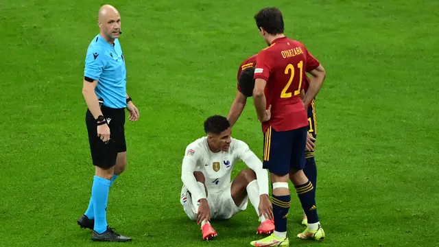 Bek MU Raphael Varane