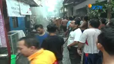 Kebakaran diduga akibat hubungan pendek arus listrik, yang diduga kuat akibat ledakan petasan.
