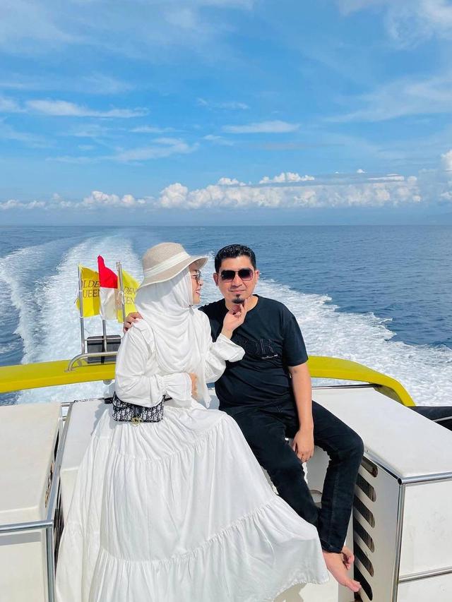 Potret Kebersamaan Ustaz Solmed dan April Jasmine, Gaya Hidup Jadi Sorotan