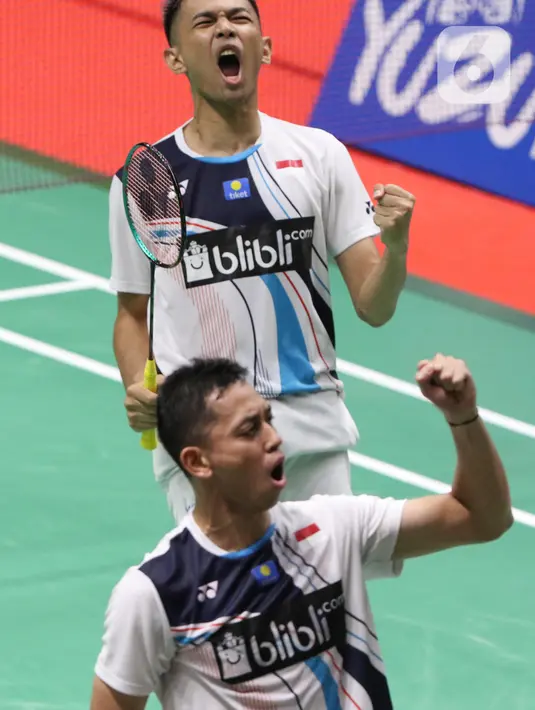 Pebulutangkis Indonesia, Fajar Alfian/Muhammad Rian Ardianto usai melawan Qu Xuan Yi/Zhang Nan (China) pada babak kedua ganda putra Indonesia Masters 2020 di Istora GBK, Jakarta, Kamis (16/1/2020). Fajar/Rian unggul 21-10 12-21 21-19. (Liputan6.com/Helmi Fithriansyah)