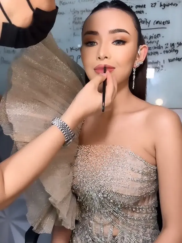 7 Potret Amanda Manopo di Showcase Film Bila Esok Ibu Tiada Ini Banjir Pujian