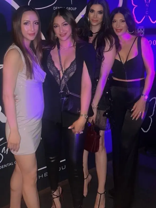 Potret Rahma Azhari bersama teman-teman (Sumber: Instagram/raazharita)