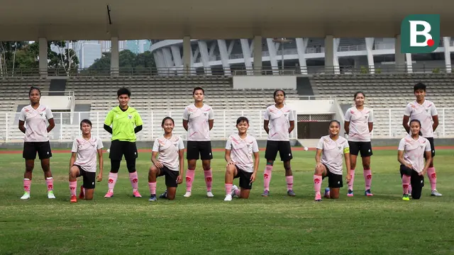 Foto: Disaksikan Langsung Ketua Umum PSSI, Timnas Wanita Indonesia Gelar Pertandingan Uji Coba Melawan Tim Putri Persib Bandung