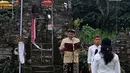 Upacara peringatan detik-detik Proklamasi di halaman Tugu Pahlawan Banjar Penglipuran, Kabupaten Bangli, Bali, dipimpin Deputi Bidang SDM, Teknologi, dan Informasi Kementerian BUMN Tedi Bharata, Kamis (17/8/2023). (Liputan6.com/Helmi Fithriansyah)