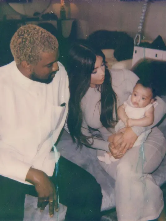 "Aku takkan membicarakan istri atau keluarganya. Yang jelas, ia tidak sehat. Aku akan mendoakannya," lanjutnya. (instagram/kimkardashian)