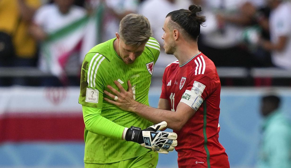 Wayne Hennessey pun digantikan oleh Danny Ward untuk mengisi pos penjaga gawang dengan cara menarik Aaron Ramsey. (AP/Frank Augstein)