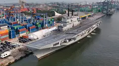 Kapal induk ITS Giuseppe Garibaldi-551 tiba di Dermaga 107 Pelabuhan Tanjung Priok, Jakarta, Jumat (18/9/2026). Kapal tersebut akan digunakan untuk mendukung Operasi Militer Selain Perang (OMSP), khususnya dalam penanganan bencana dan bantuan kemanusiaan. Kehadirannya juga berkaitan dengan upaya TNI Angkatan Laut memperkuat dan memodernisasi Sistem Senjata Armada Terpadu (SSAT) serta mendukung pertahanan dan pengamanan wilayah laut Indonesia. (Istimewa)