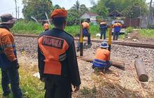 Tahukah Anda, Perlintasan Liar Tanpa Pengamanan Bisa Sebabkan Kecelakaan Fatal? KAI Daop 7 Madiun Gencarkan Penutupan Perlintasan Liar Demi Keselamatan KA