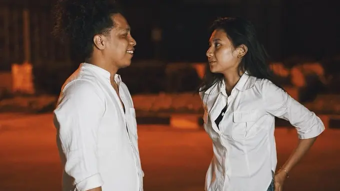 Tak Direstui Orangtua, Ini 7 Momen Kemesraan Indah Permatasari dan Arie Kriting