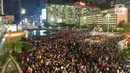 Ribuan pengunjung padati kawasan Bundaran HI, Jakarta, untuk merayakan pergantian tahun 2023, Sabtu (31/12/2022). Kemeriahan begitu terasa dalam momen perayaan tahun baru 2023 di car free night yang digelar di sepanjang Jalan Sudirman-Jalan MH Thamrin. (Liputan6.com/Angga Yuniar)