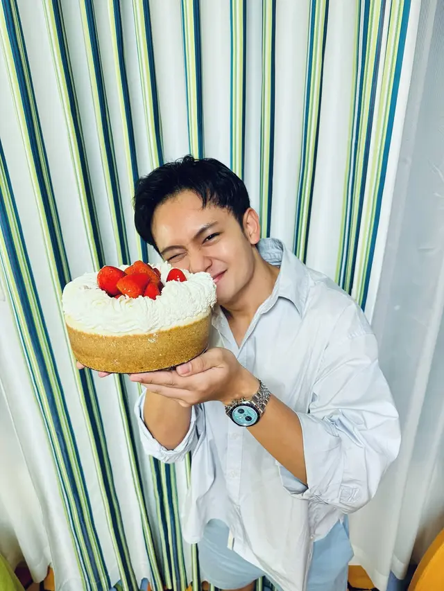 6 Potret Ultah Randy Martin ke-27 Bersama Lyodra di Shanghai, Tampil Romantis