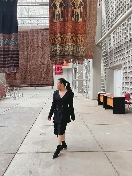 Prilly Latuconsina bareng 3 artis lainnya sudah ditunjuk jadi Duta Festival Film Indonesia 2022. Penampilan prilly kali ini cukup menginspirasi. (Liputan6.com/IG/@prillylatuconsina96).