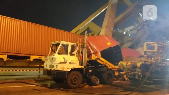 crane ambruk semarang