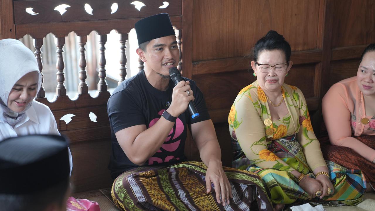 Sambangi Masyarakat Tolotang di Sidrap, Kaesang Kampanyekan Fatmawati Rusdi dan Syaharuddin