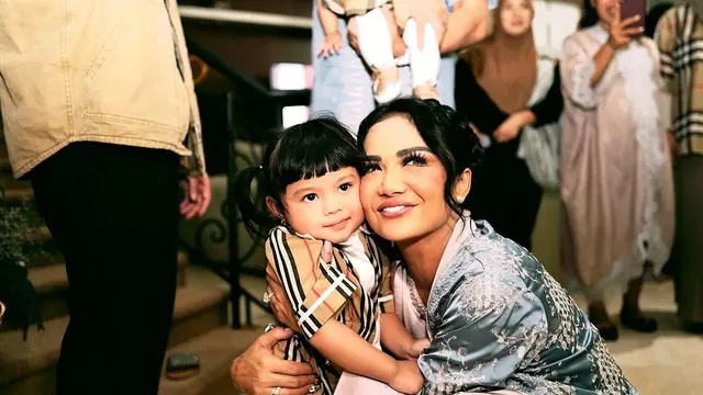 Rayakan Ulang Tahun di Bulan Ramadan, Krisdayanti Tampil Santun dengan Kaftan