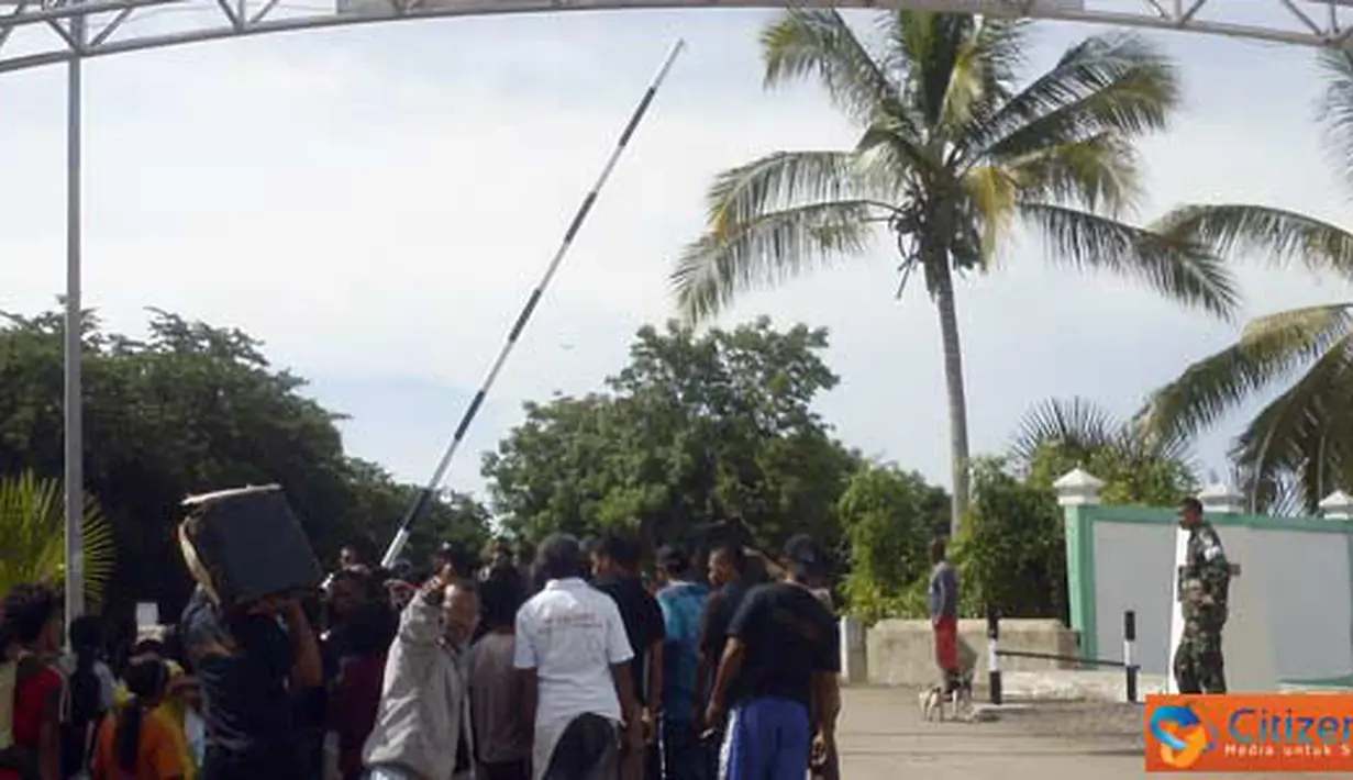 Citizen6, NTT: Para anggota De Colores ketika memasuki wilayah pintu perbatasan RI - Timor Leste. (Pengirim: Fransiskus Pongky Seran)