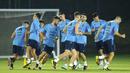 Timnas Argentina menggelar sesi latihan untuk persiapan mereka jelang laga final melawan Prancis yang dimainkan pada hari Minggu (18/12/2022). (AP Photo/Francisco Seco)