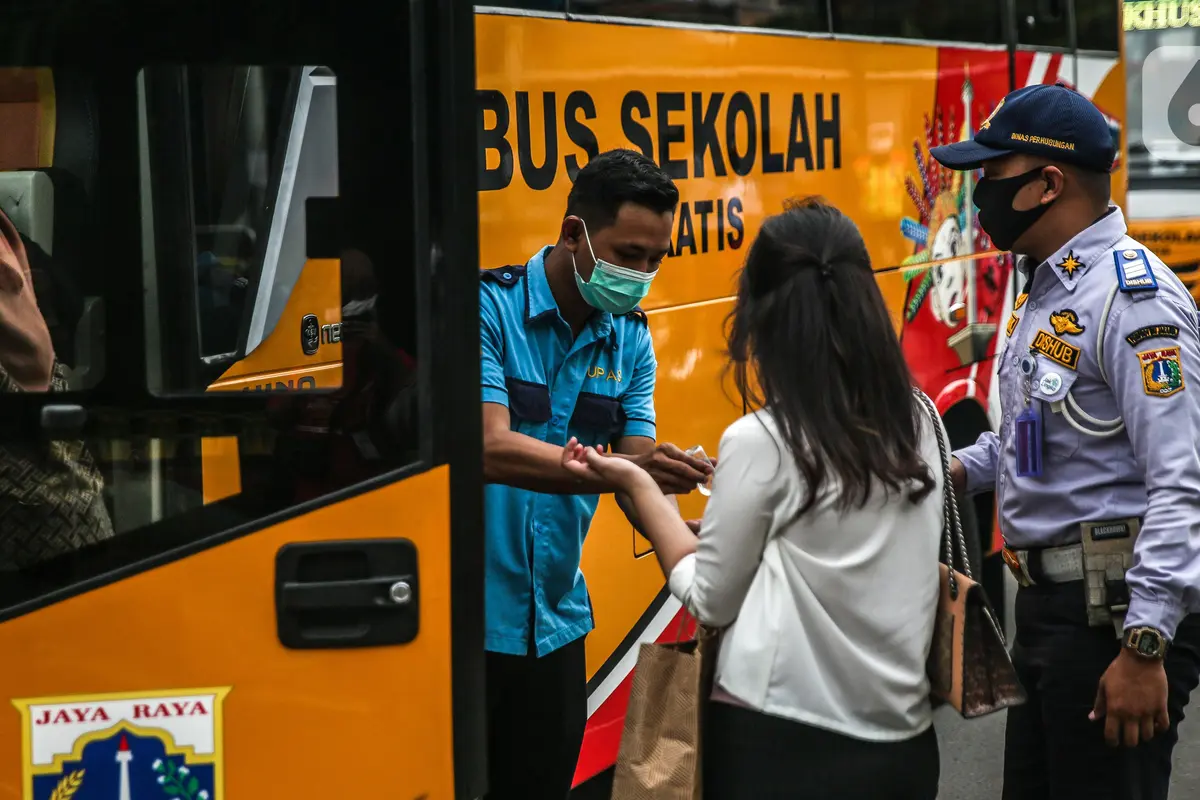 50 Bus Sekolah Dikerahkan untuk Urai Lonjakan Penumpang KRL