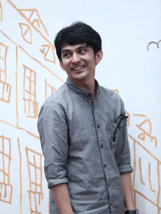 Yoga Pratama lahir di Jakarta 33 tahun silam. Saat masih kecil, ia dikenal dengan perannya yang jahil dengan memberikan kodok di film Warkop DKI. Aksinya Yoga sering membuat kesal Dono, Kasino dan Indro. (Galih W. Satria/Bintang.com)