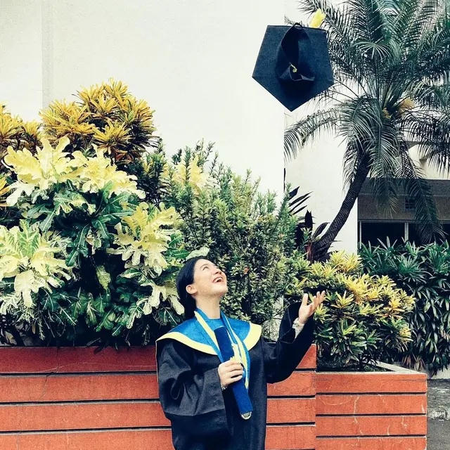 6 Momen Wisuda Felicya Angelista saat Sedang Hamil, Lulus dengan Predikat Cumlaude