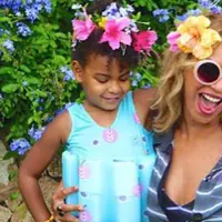 Terobati rasa penasarannya, para penggemar pun membanjiri foto tersebut dengan menyukainya dan memberikan komentar. Tak sedikit dari mereka yang memuji wajah mungil bayi kembar itu.  (Instagram/beyonce)