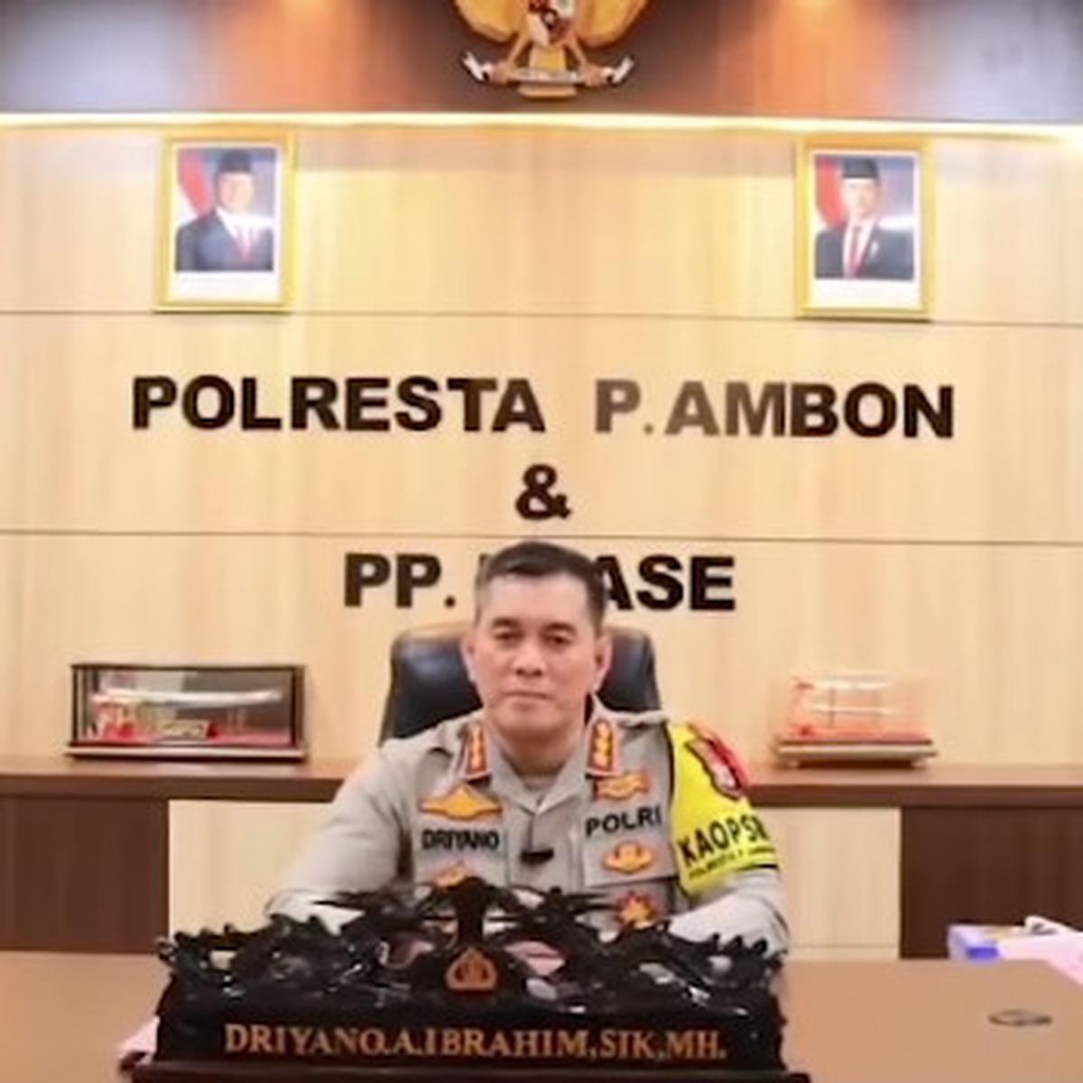 Rekaman Video Polisi di Ambon Banting Pemobil di Tengah Jalan