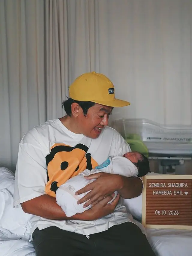 Potret Melki Bajaj dan buah hati (Instagram/@melki.bajaj)